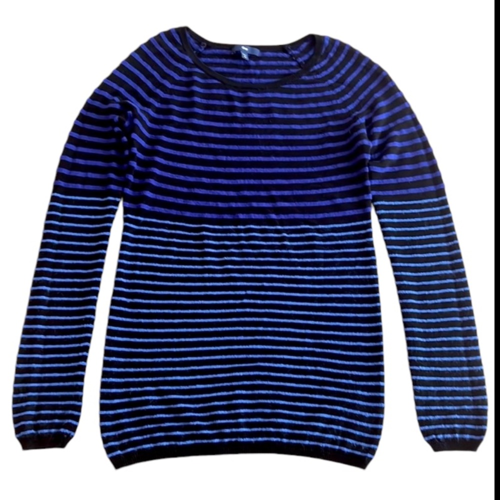 Gap sweater